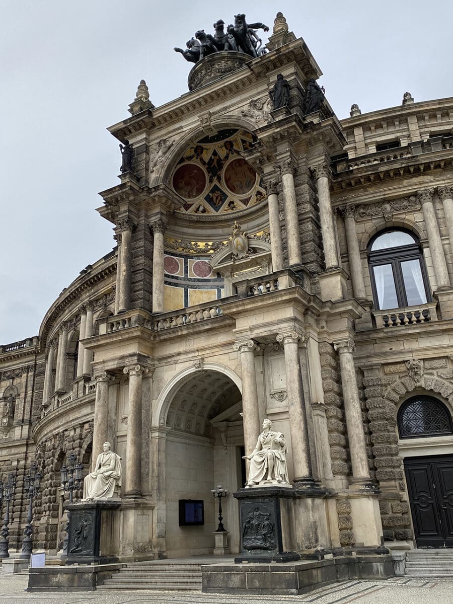 Travel from Prague to Dresden with Flixbus.