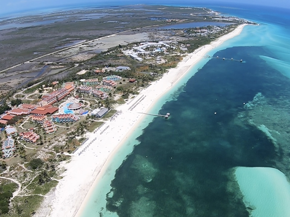 Jason para-gliding over Cayo Guillermo.