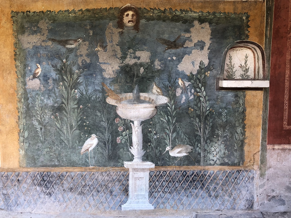 Beautiful frescos. How to visit the ancient city of Pompeii and Mount Vesuvius.