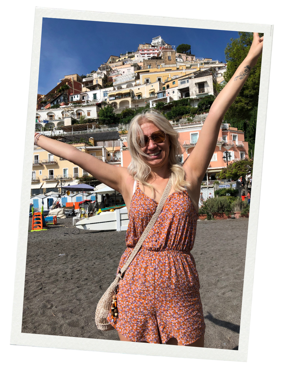How to spend a day exploring Positano, relax on the beach.