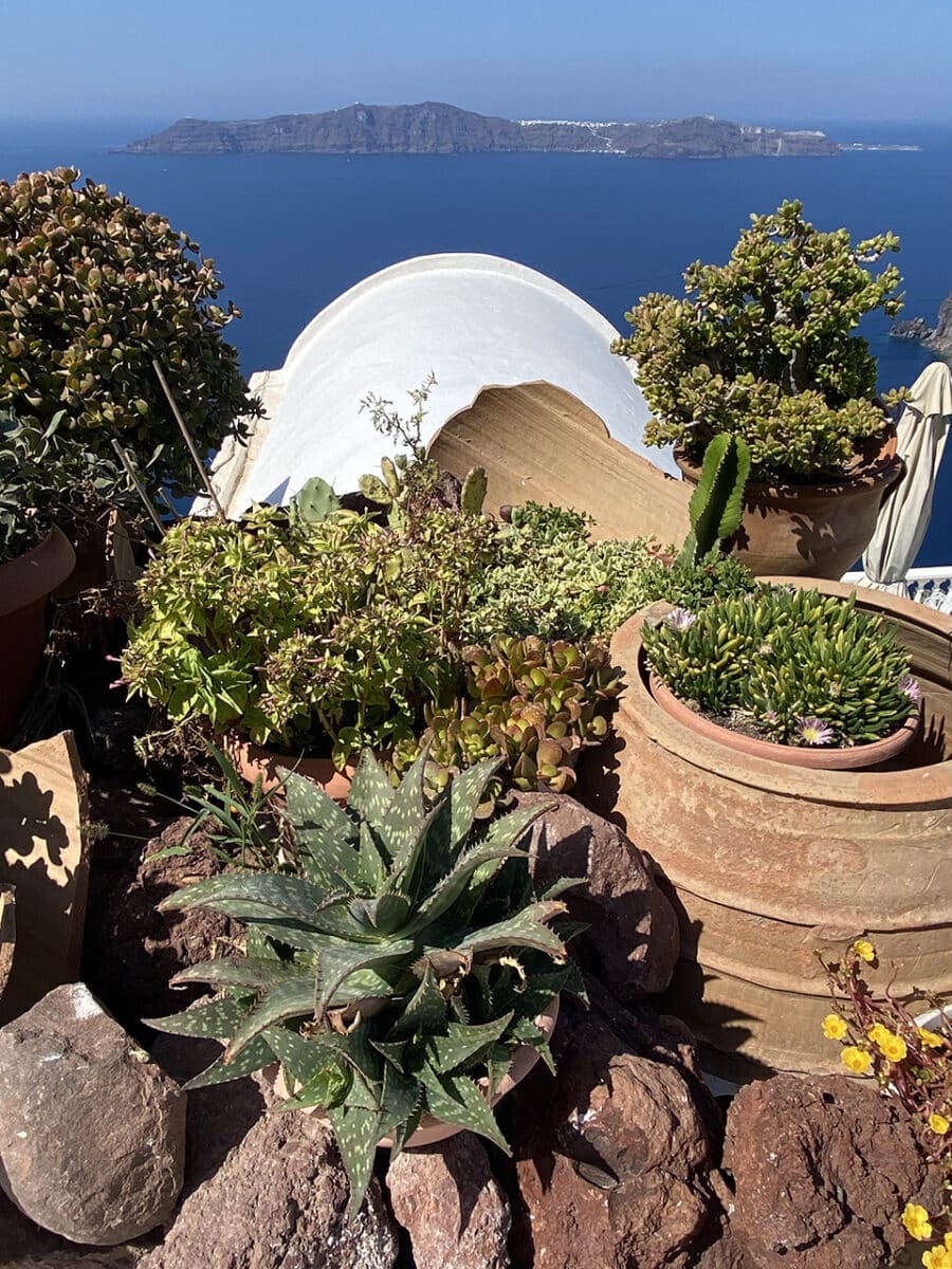 Beautiful views on our walk into Thera.